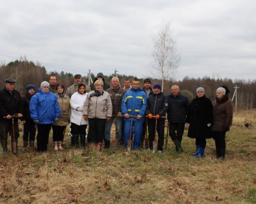 Депутаты районного Совета на посадке леса