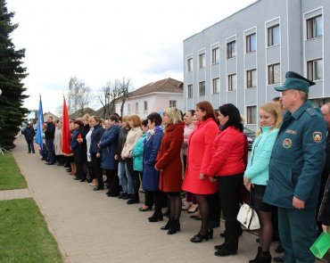 Участники торжественного мероприятия на открытии районной Доски Почета